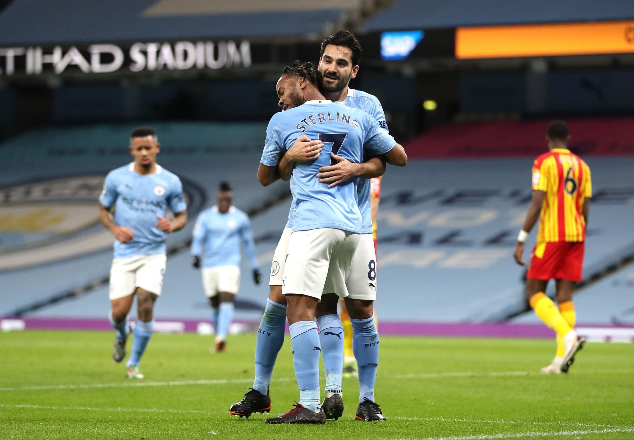 過於保守的 過於保守的